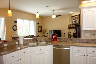 7-CLWuPW9aSUCrUV61bpdz_Kitchen_GreatRoom