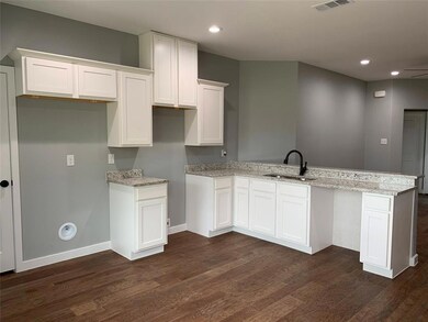 670 S Garrett Ave, Ennis, TX 75119 - photo 7