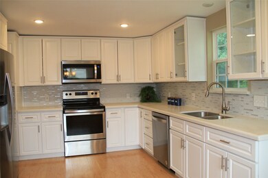 311 N Lee St, Alvin, TX 77511 - photo 7