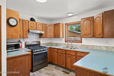 2405 S Makato Ct Exports-16