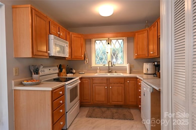 410 2nd Ave NW, Conover, NC 28613 - photo 6