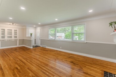 2300 Devonshire Rd, Bloomfield Hills, MI 48302 - photo 4