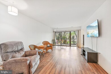 9715 Kings Crown Ct unit 2, Fairfax, VA 22031 - photo 2