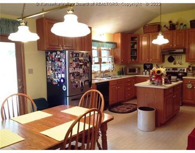 206 Cedar Dr, Scott Depot, WV 25560 - photo 6