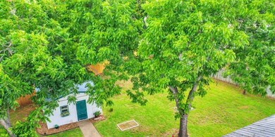 302 Westmoor St, Fredericksburg, TX 78624 - photo 5