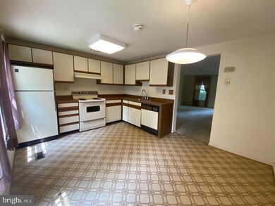 20531 Strath Haven Dr, Montgomery Village, MD 20886 - photo 4