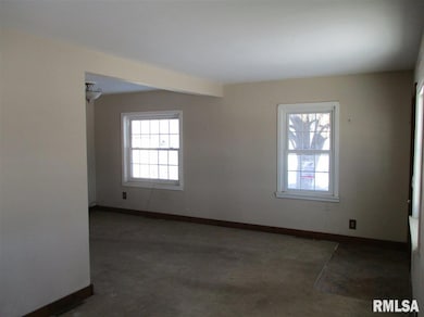 6620 N Division St, Davenport, IA 52806 - photo 4