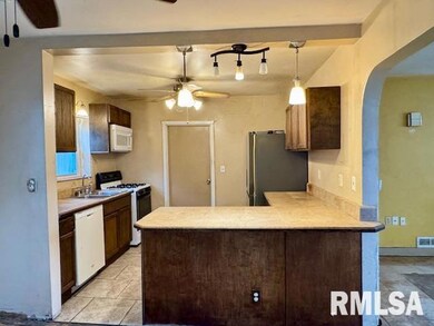 635 8th Ave S, Clinton, IA 52732 - photo 5