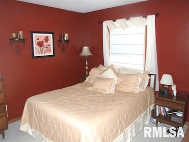 2210 Aspen Dr, Davenport, IA 52806 - photo 5