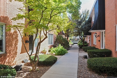 475 Laurel Ave unit G, Highland Park, IL 60035 - photo 2