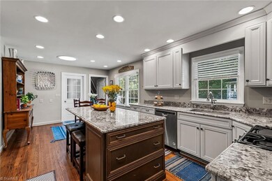 Granite Top, SS Appliances,Tons of Storage