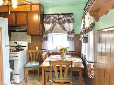 Cute Eat-In-Kitchen