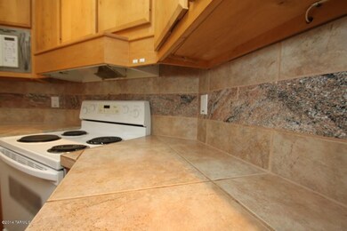 Kitchen_backsplash_detail