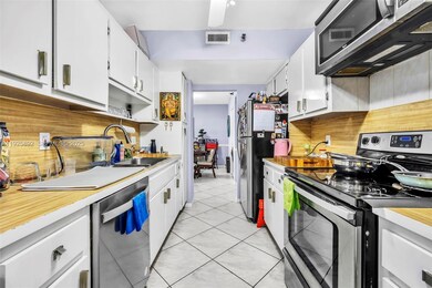 Hillcrest East Number 27 unit 409, Hollywood, FL 33021 - photo 4