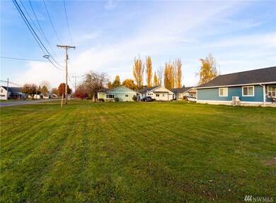 208 Front St, Sumas, WA 98295 - photo 2
