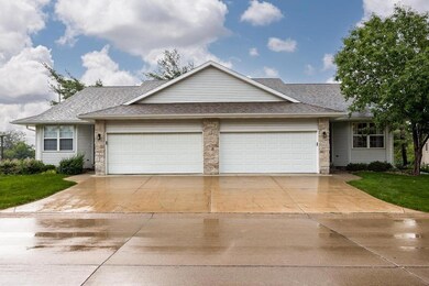 1502 Greens Way Ct NE unit 1502, Cedar Rapids, IA 52402 - photo 2