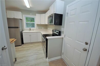 1700 Banoak Ct, High Point, NC 27265 - photo 5