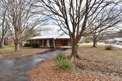 246 Meadow Brook Dr, Linden, TN 37096 - photo 2