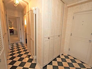 Entry/Foyer.