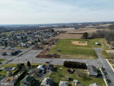 629 W Mauch Chunk St, Nazareth, PA 18064 - photo 5