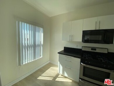 814 S Hobart Blvd unit 410, Los Angeles, CA 90005 - photo 4