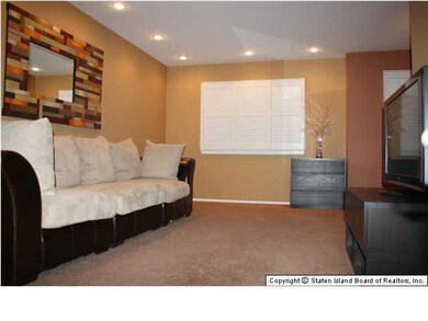 17 Candon Ct, Staten Island, NY 10309 - photo 2