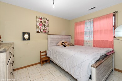 2800 W Cornelia Ave, Waukegan, IL 60085 - photo 4