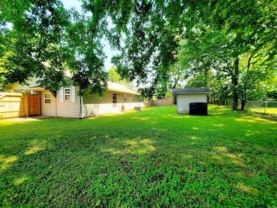 205 Cherry St, Mena, AR 71953 - photo 5