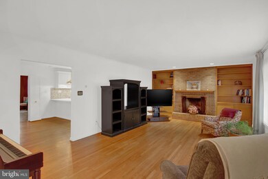 1226 E Chestnut St, Hazleton, PA 18201 - photo 3