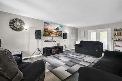 976 Lavender Ln, Columbus, OH 43207 - photo 3