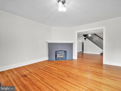 615 Crescent Ave, Reading, PA 19605 - photo 5