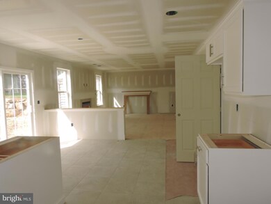 1033 River Crest Dr, Reading, PA 19605 - photo 4