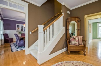 007-Foyer-1526591-mls.jpg