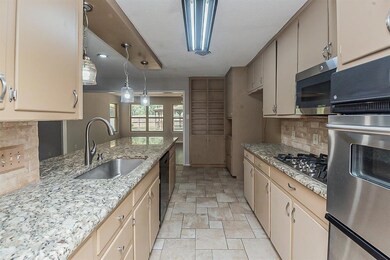 1013 Wade Dr, Bedford, TX 76022 - photo 4