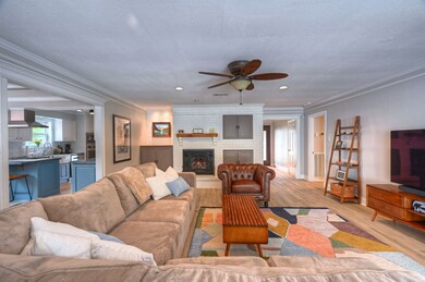 2315 Blue Water Ln, Houston, TX 77018 - photo 7