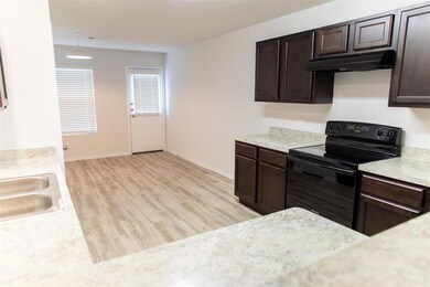 1406 Cardinal Dr, Ennis, TX 75119 - photo 6