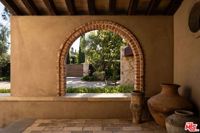 976 N Alpine Dr, Beverly Hills, CA 90210 - photo 6