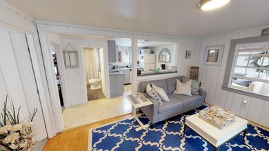 46-Glendon-Living room2