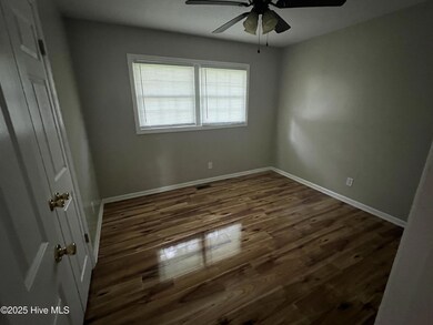 2530 Country Club Rd, Jacksonville, NC 28546 - photo 6