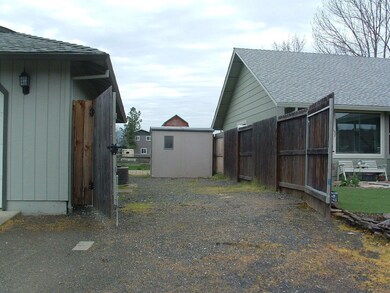 1643 Jessica Cir, Central Point, OR 97502 - photo 3