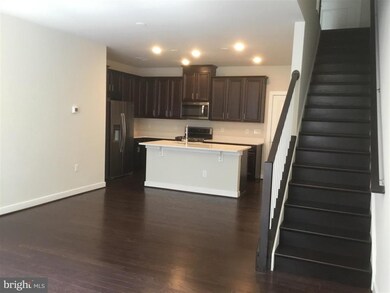 13329 Launders St, Herndon, VA 20171 - photo 7