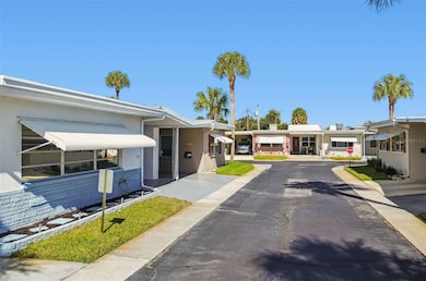 250 Rosery Rd NW unit 300, Largo, FL 33770 - photo 4