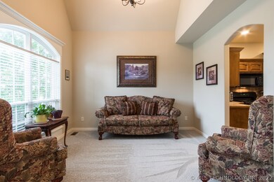 Formal Dining or Livingroom with new carpet and va