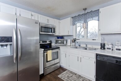 34 Brighton St, Springfield, MA 01118 - photo 2