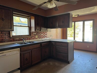 11 2nd St NW, Oelwein, IA 50662 - photo 6