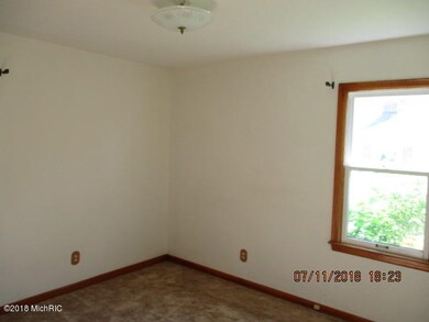 110 Buckeye St, Three Oaks, MI 49128 - photo 7