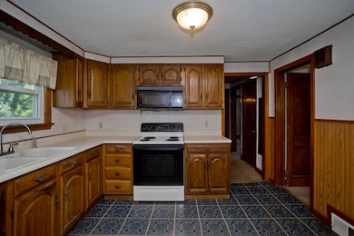 21 Bremen St, Springfield, MA 01108 - photo 7