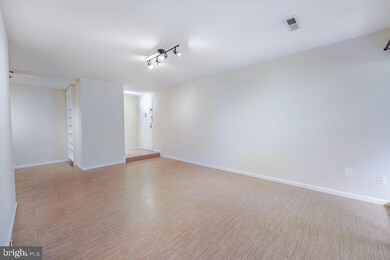 11212 Chestnut Grove Square unit 7, Reston, VA 20190 - photo 4