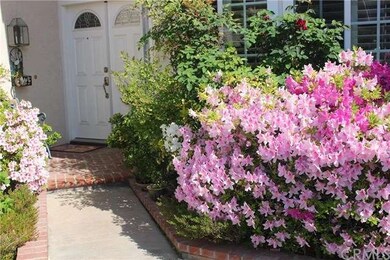 Cozy entrance with brick accent