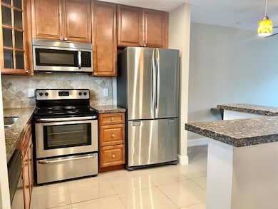 809 W Oakland Park Blvd unit J12, Wilton Manors, FL 33311 - photo 2